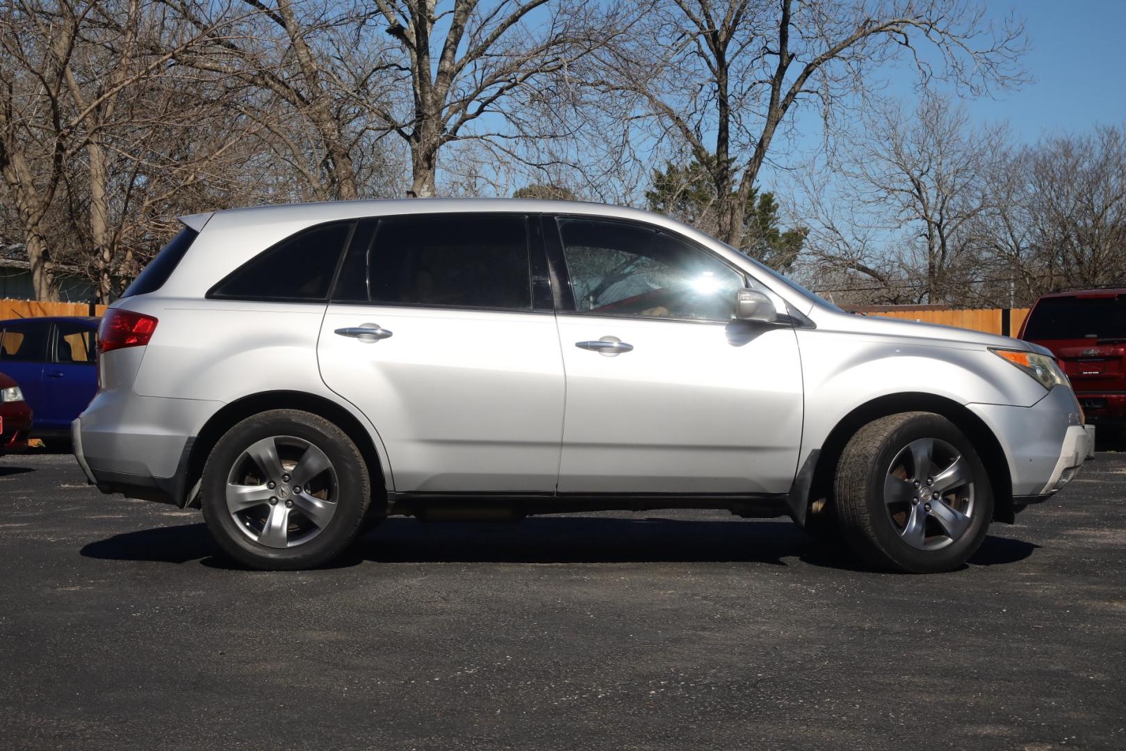 2007 SILVER ACURA MDX Sport Package with Rear DVD System (2HNYD28837H) with an 3.7L V6 SOHC 24V engine, 5-SPEED AUTOMATIC transmission, located at 420 E. Kingsbury St., Seguin, TX, 78155, (830) 401-0495, 29.581060, -97.961647 - Photo#3